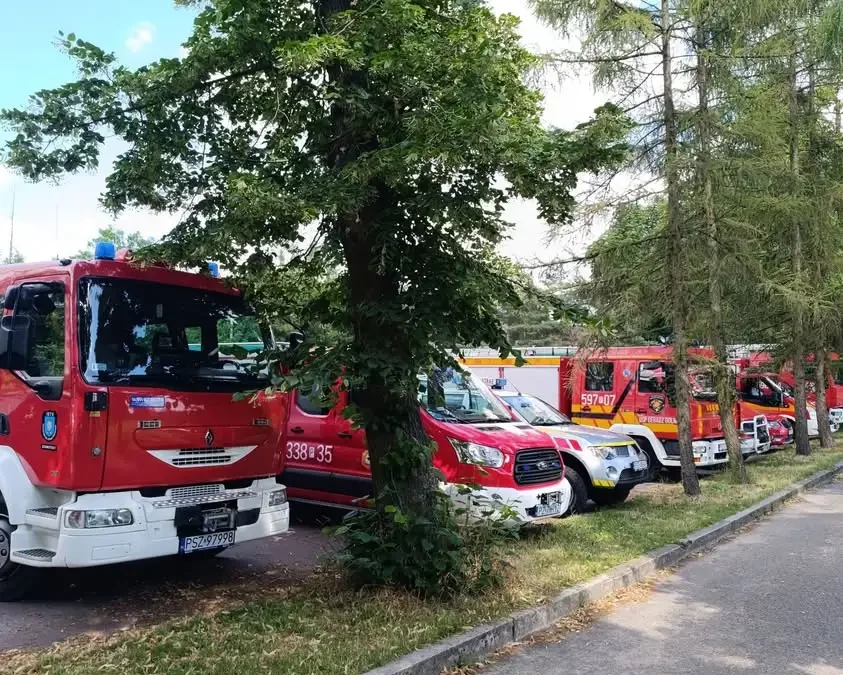 Pożegnanie druha Zenona Pawlaczyka – strażacy z powiatu szamotulskiego i poznańskiego oddali hołd