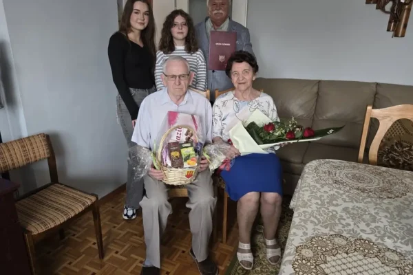 55 lat małżeństwa – Szmaragdowe Gody Państwa Rosiakowskich w Kaźmierzu