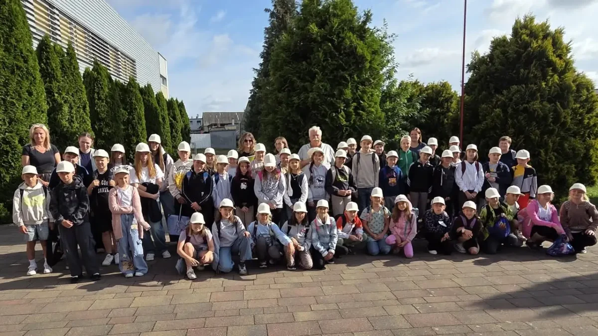 Ruszyły półkolonie letnie w Kaźmierzu – 165 uczniów spędzi wakacje aktywnie