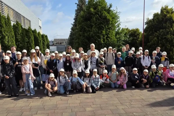 Ruszyły półkolonie letnie w Kaźmierzu – 165 uczniów spędzi wakacje aktywnie