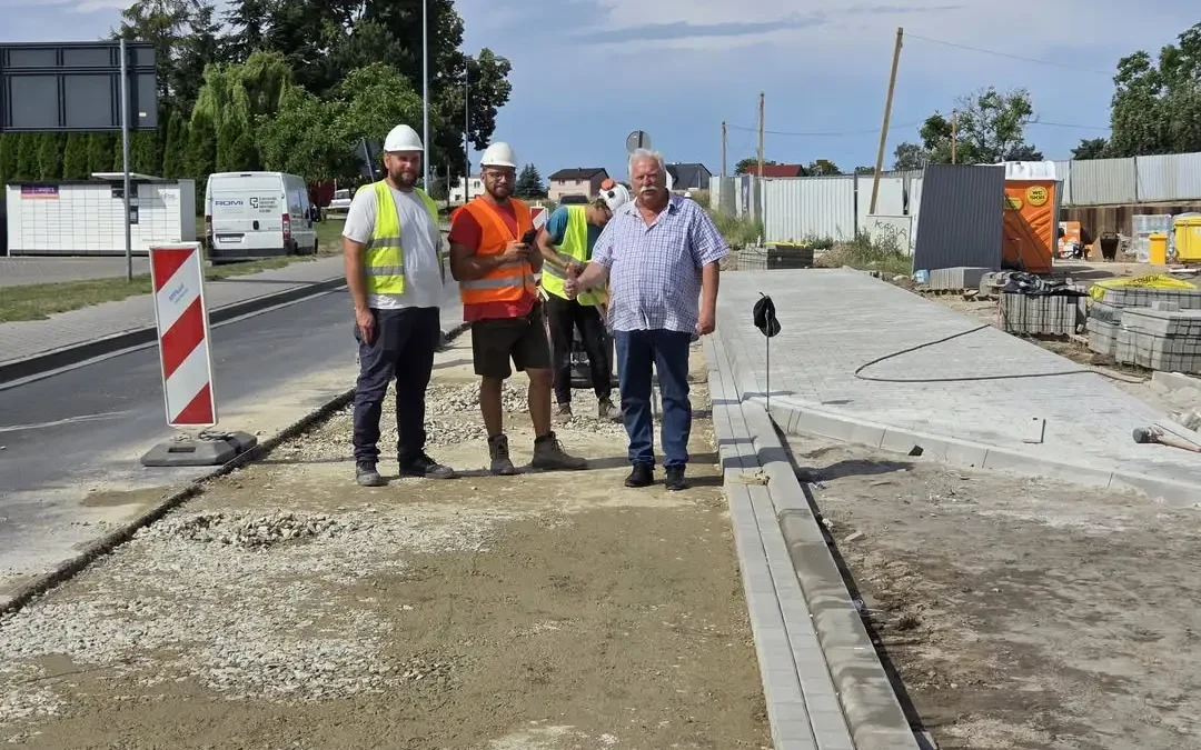 Przebudowa ul. Topolowej w Kaźmierzu – postęp prac i poprawa bezpieczeństwa