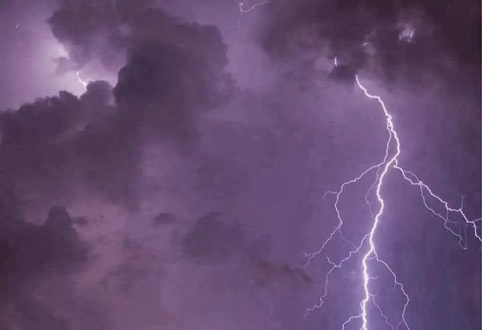 Ostrzeżenie meteorologiczne: burze z gradem i silny wiatr w nocy