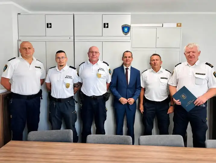 Burmistrz Szamotuł podziękował strażnikom miejskim z okazji ich święta