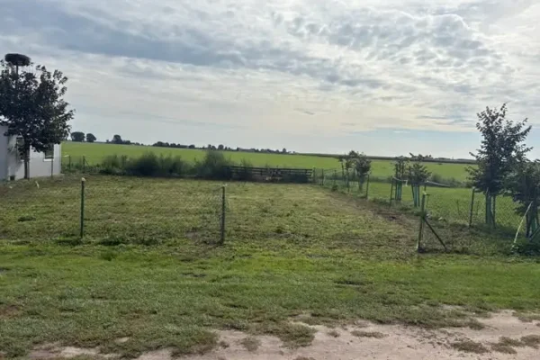 W Kluczewie ruszył montaż nowego placu zabaw – inwestycja z funduszu sołeckiego