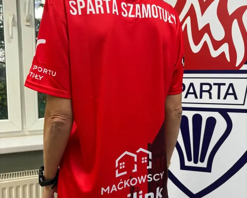 Nowe koszulki klubu Sparta Szamotuły już dostępne – wsparcie kibiców w cenie 100 zł