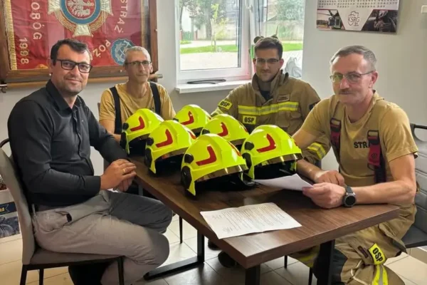 OSP Ostroróg wzbogaciła się o nowoczesne hełmy Dragon
