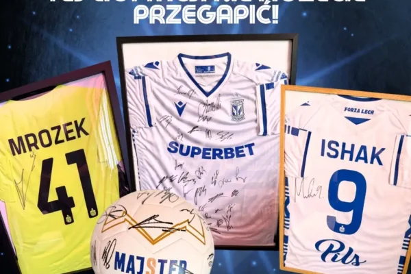 Licytacja pamiątek Lecha Poznań na meczu w Szamotułach