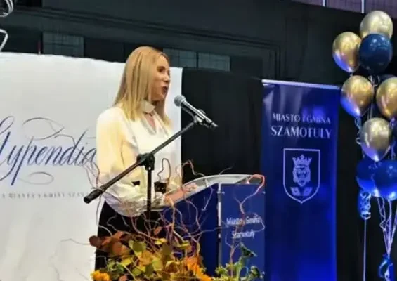 Gala Stypendialna w Szamotułach: 140 uczniów odebrało wyróżnienia burmistrza