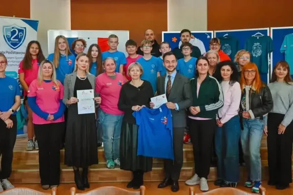 Samorządowcy z Polski i Ukrainy z wizytą studyjną w Szkole Podstawowej nr 2 w Szamotułach