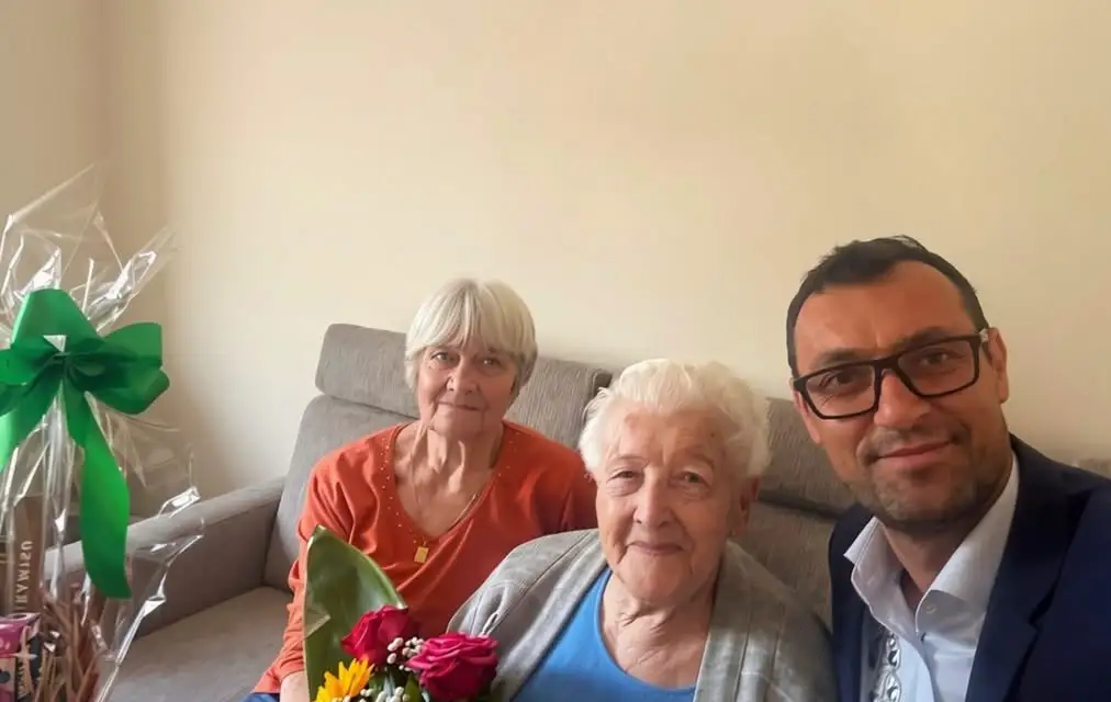 Pani Balbina Dolata z Ostroroga kończy 98 lat. Gmina składa życzenia